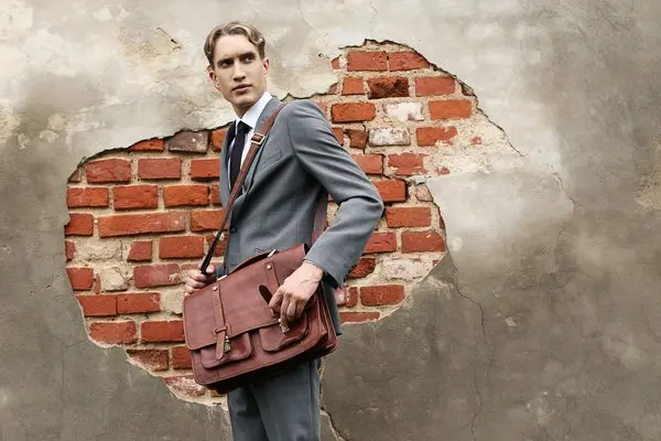 What is a Messenger Bag?  Pros, Cons and History of This Iconic Bag