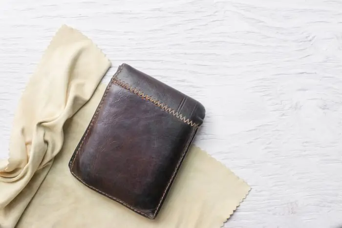 Comment nettoyer un portefeuille en cuir